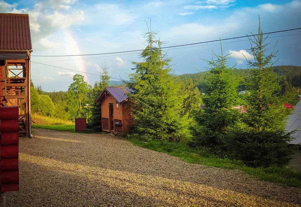 Dağlarda ardı ardına yağmur yağıyor.