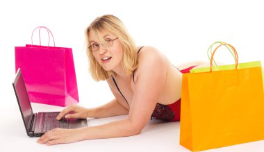 çekici kadınla internetten alışveriş