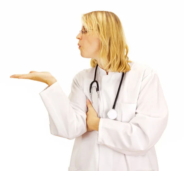 Läkare visar, att ge eller presentera något — Stockfoto