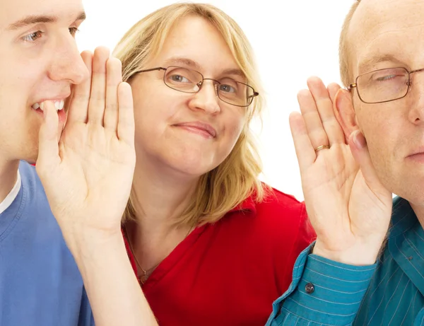 Una persona susurrando algo a otra persona — Foto de Stock