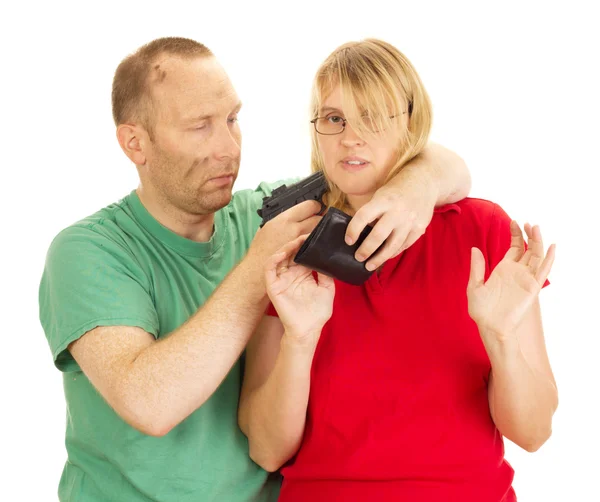 Um homem segura uma mulher com uma arma apontada — Fotografia de Stock