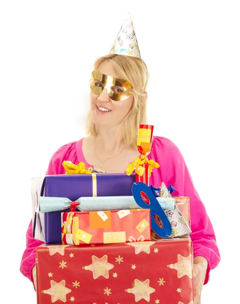 Vrouw met een heleboel geschenken — Stockfoto