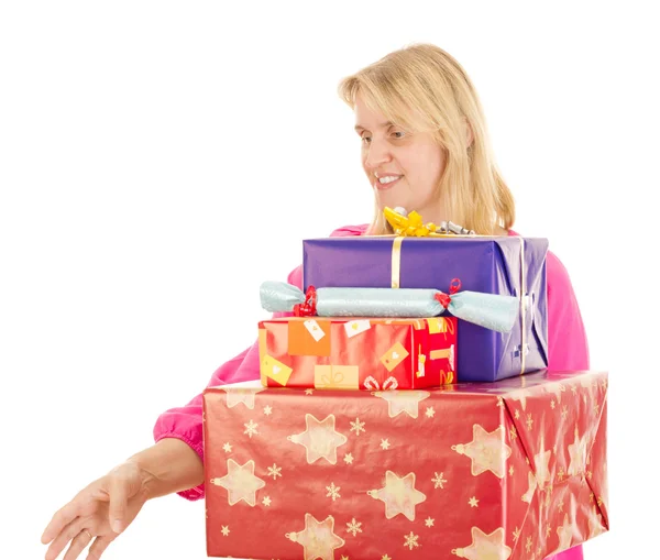 Vrouwelijke persoon met een heleboel geschenken — Stockfoto