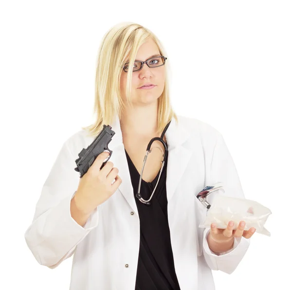 Arzt mit Waffe und Drogen — Stockfoto