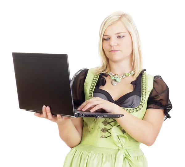 在她的计算机上工作的女商人 — 图库照片