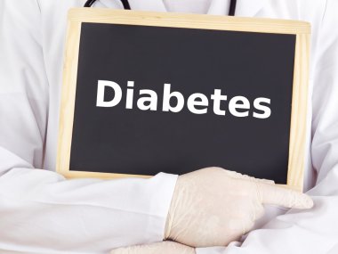 Doktor tahtaya bilgileri gösterir: diyabet