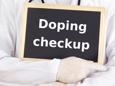 Doktor tahtaya bilgileri gösterir: doping kontrolü