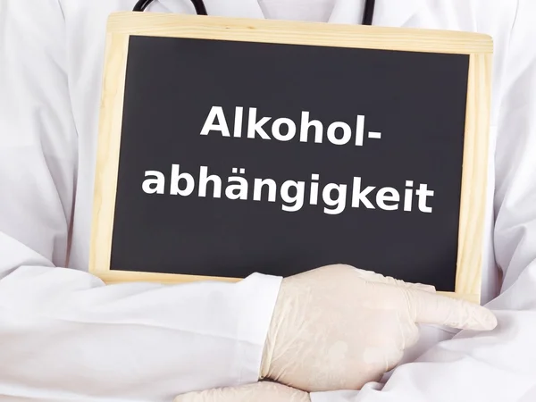 Doctor shows information on blackboard: alcoholism — Stock Photo, Image