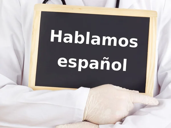 Γιατρός δείχνει πληροφορίες: μιλάμε Ισπανικά — Φωτογραφία Αρχείου