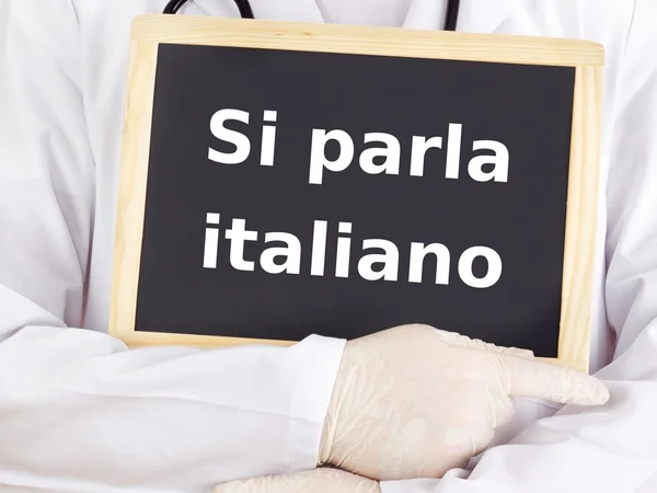 Arzt zeigt Informationen: Wir sprechen italienisch — Stockfoto