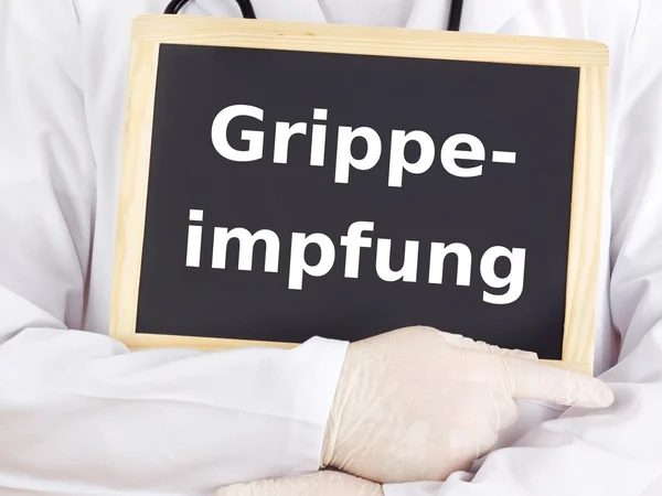 Arzt zeigt Informationen: Grippeimpfung — Stockfoto