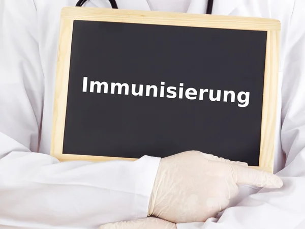 Doctor shows information: immunization — Stock Photo, Image