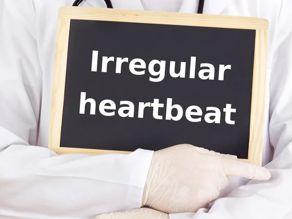 Doctor shows information: irregular heartbeat — Stock Photo, Image