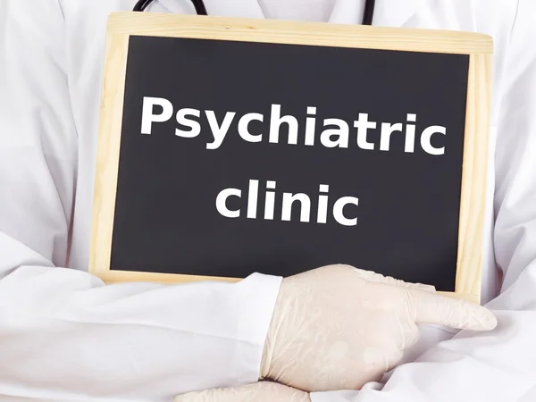 Doctor ukazuje informace: Psychiatrická klinika — Stock fotografie