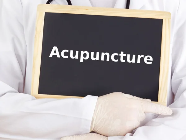 Doctor shows information on blackboard: acupuncture — Stock Photo, Image