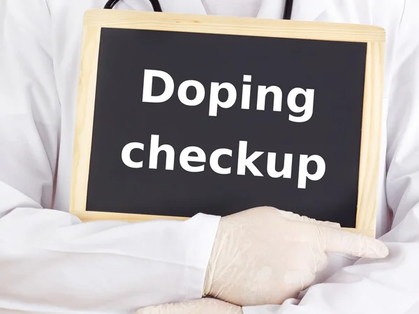 Il medico mostra informazioni sulla lavagna: doping check up — Foto Stock