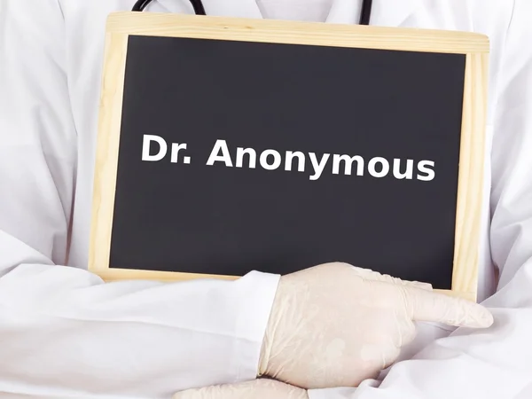 Orvos azt mutatja, információ a tábla: Dr. névtelen — Stock Fotó