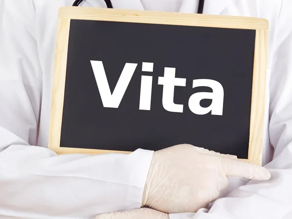 Il medico mostra informazioni sulla lavagna: vita — Foto Stock