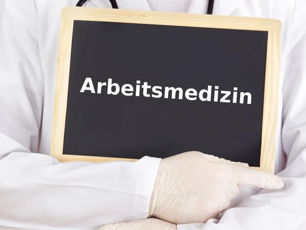 Doktor bilgileri gösterir: Mesleki Tıp — Stok fotoğraf