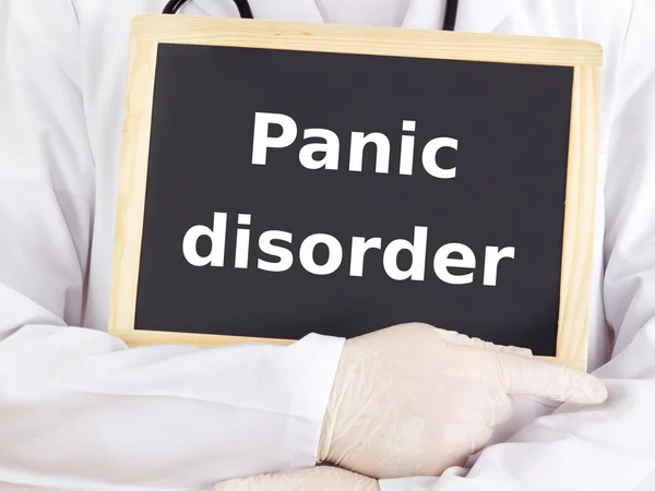 Läkare visar information: panikångest — Stockfoto