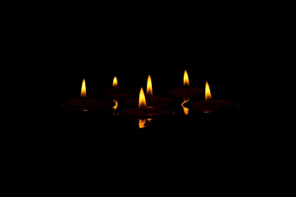 Зажигание свечей — стоковое фото