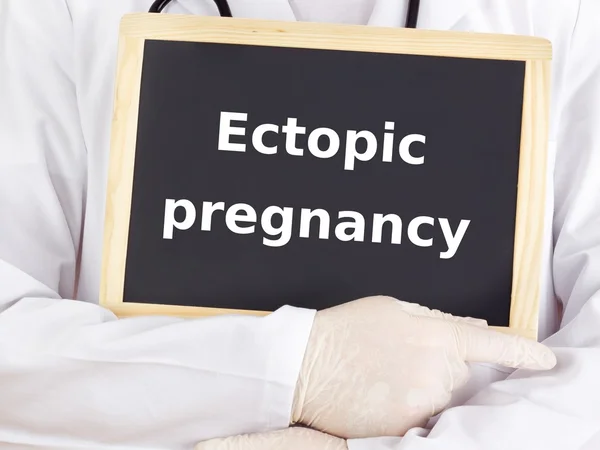 Doctor shows information: ectopic pregnancy — Stock Photo, Image