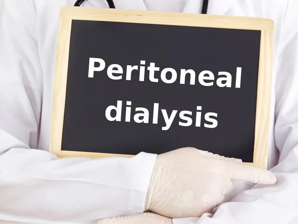 El médico muestra información: diálisis peritoneal — Foto de Stock