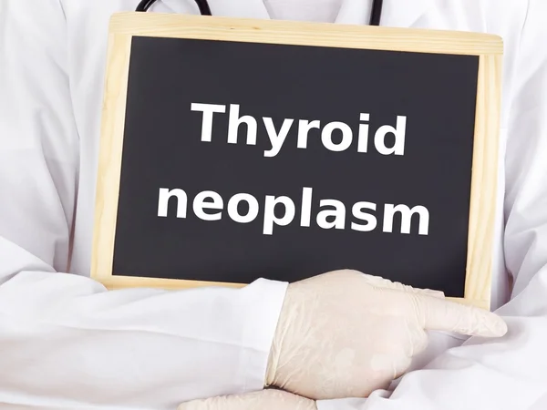 Doctor shows information: thyroid neoplasm — Stock Photo, Image