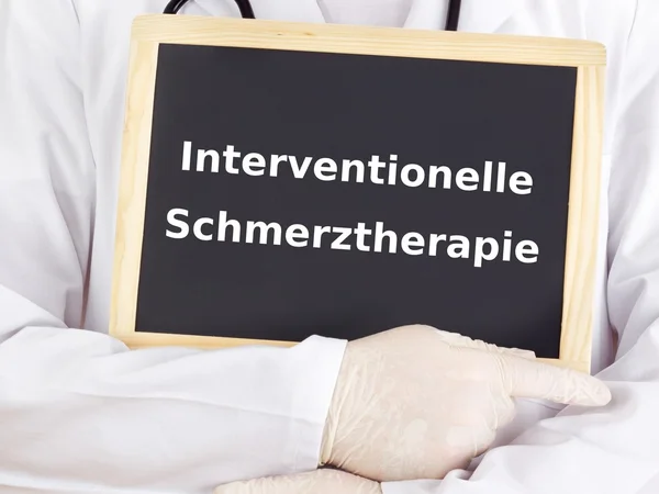 Arzt zeigt Informationen: Interventionelle Schmerztherapie — Stockfoto