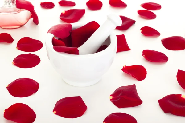 Rose petals with mortar — Stock Photo, Image