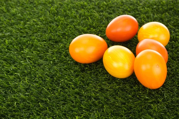Jaja wielkanocne w trawie — Zdjęcie stockowe
