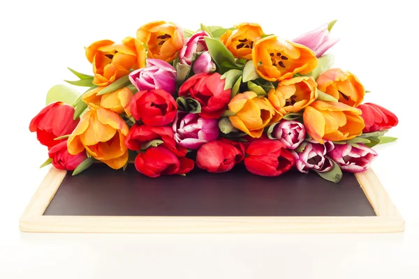 Manojo de tulipanes con pizarra —  Fotos de Stock