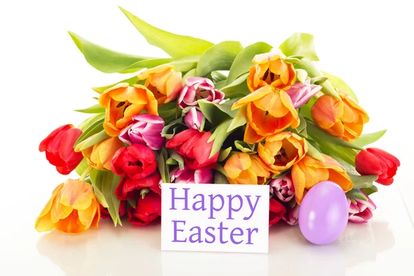 Bunch of tulips with easter egg and card: happy easter — Stock Photo, Image