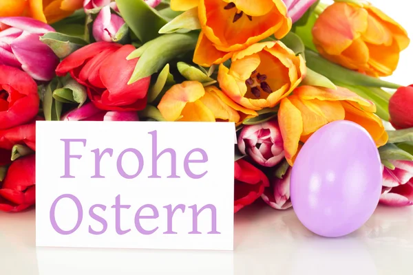 Bunch of tulips with easter egg and card: happy easter — Stock Photo, Image