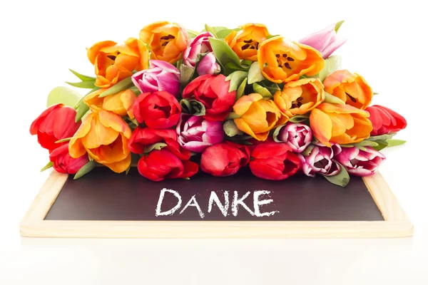 Bos van tulpen met schoolbord: dank u — Stockfoto