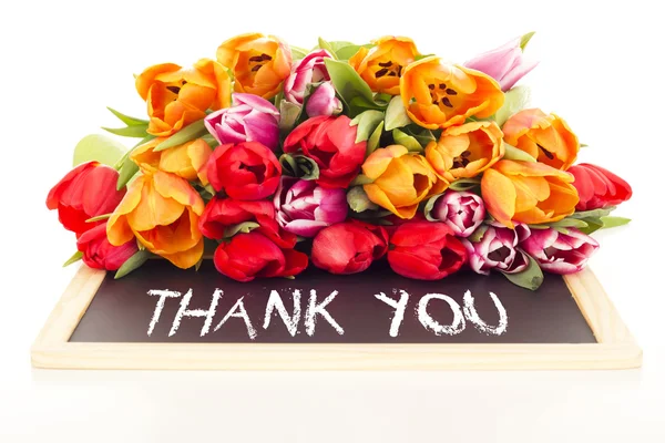Куча тюльпанов с доской: спасибо — стоковое фото