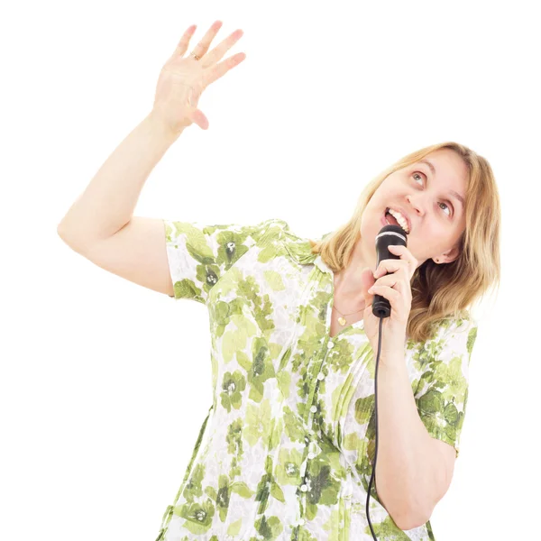 Hermosa mujer cantando y bailando — Foto de Stock