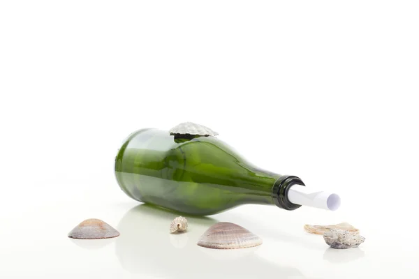 Gevonden een belangrijke boodschap in een fles — Stockfoto