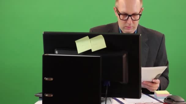 Pracownik biurowy w miejscu pracy — Wideo stockowe