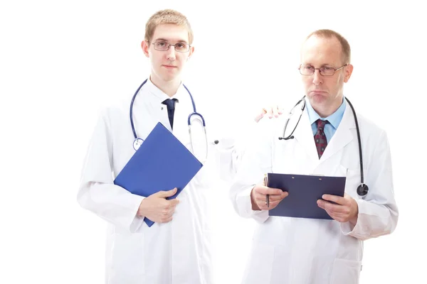 Jovem médico animando médico depressivo — Fotografia de Stock