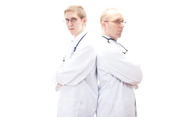 Zwei männliche Ärzte stehen Rücken an Rücken — Stockfoto