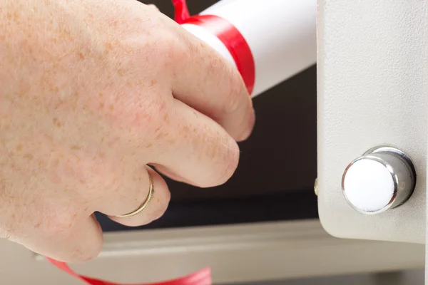 Waardevolle documenten in de bank veilig — Stockfoto