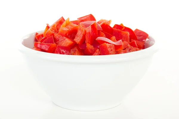 Pimientos rojos cortados en tazón blanco — Foto de Stock