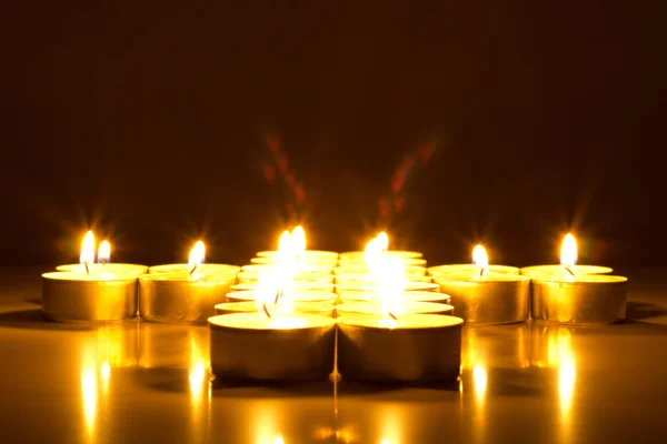 Velas con destellos de lente en forma de corazones pequeños — Foto de Stock