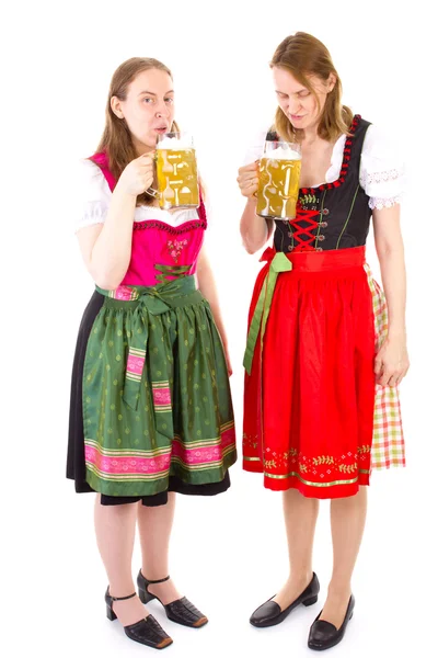 Boire une délicieuse bière de blé au festival folklorique — Photo