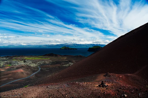 The Eldfell and the Ejafjallajökull volcano — 스톡 사진