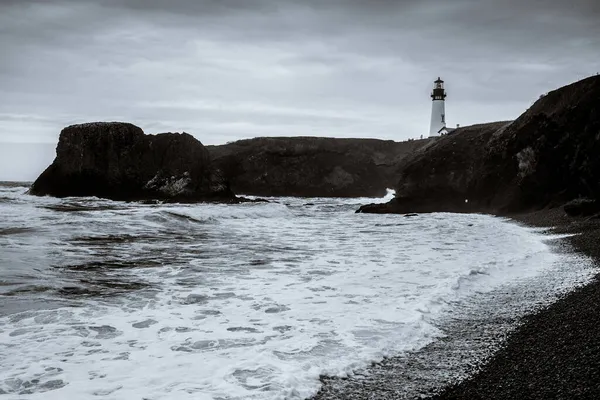 Siyah Beyaz Yaquina Baş Deniz Feneri Peebles Plajı — Stok fotoğraf