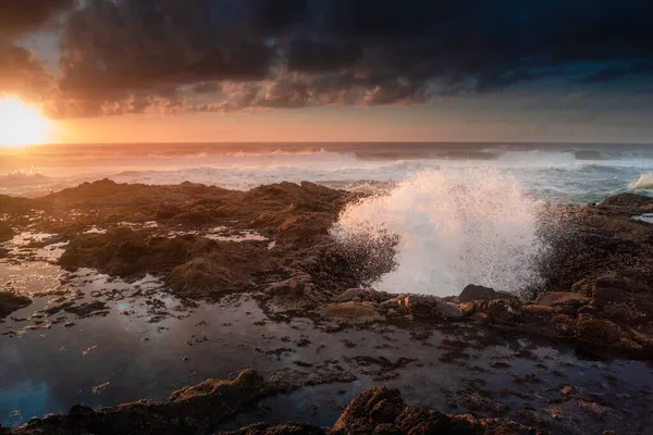 Olas Fuera Del Pozo Thor Atardecer — Foto de Stock