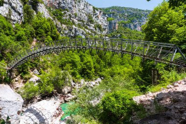 Verdon nehri üzerindeki Estellier köprüsü