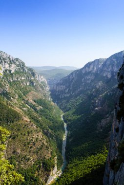 Verdon Kanyonu 'nun yüksek duvarları